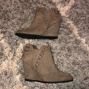 Super cute booties!